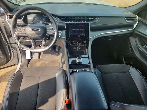 2025 JEEP GRAND CHEROKEE