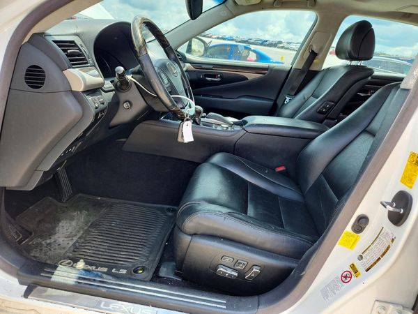 2013 LEXUS LS