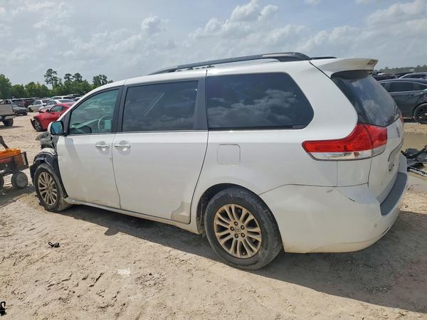 2014 TOYOTA SIENNA