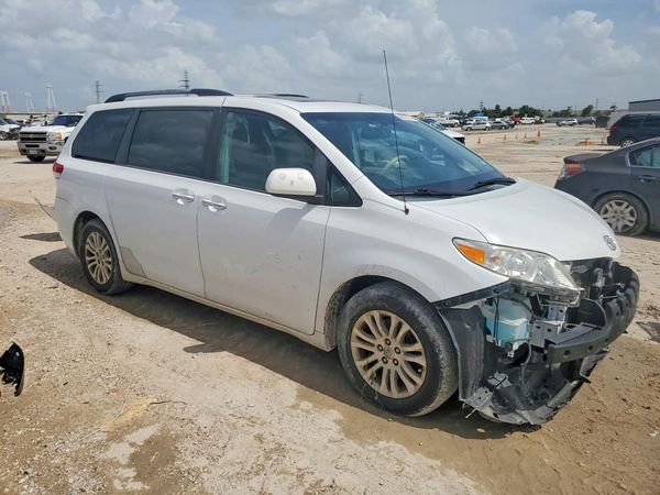 2014 TOYOTA SIENNA