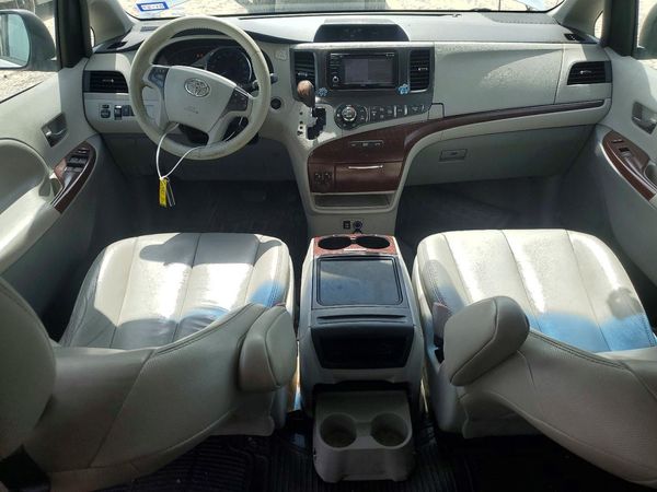 2014 TOYOTA SIENNA
