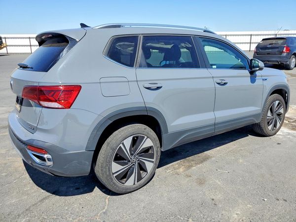 2024 VOLKSWAGEN TAOS 4Motion SE