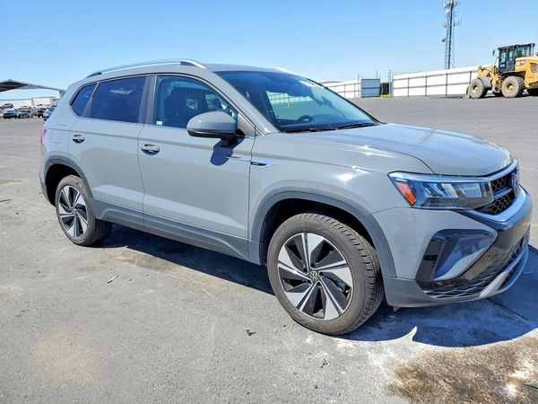 2024 VOLKSWAGEN TAOS 4Motion SE