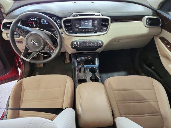 2016 KIA SORENTO L / LX