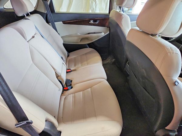 2016 KIA SORENTO L / LX