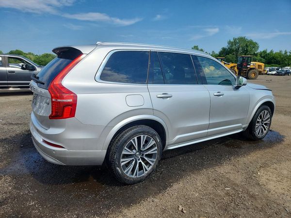 2022 VOLVO XC90