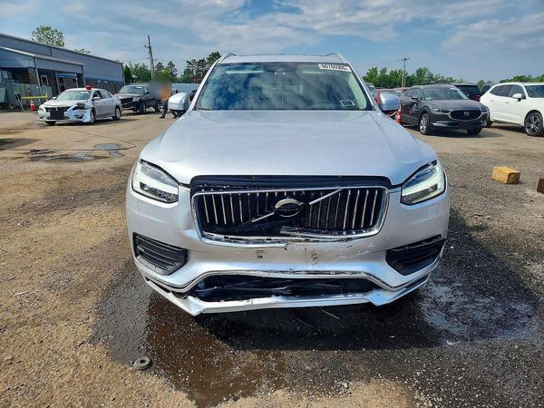 2022 VOLVO XC90