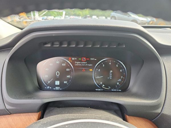 2022 VOLVO XC90