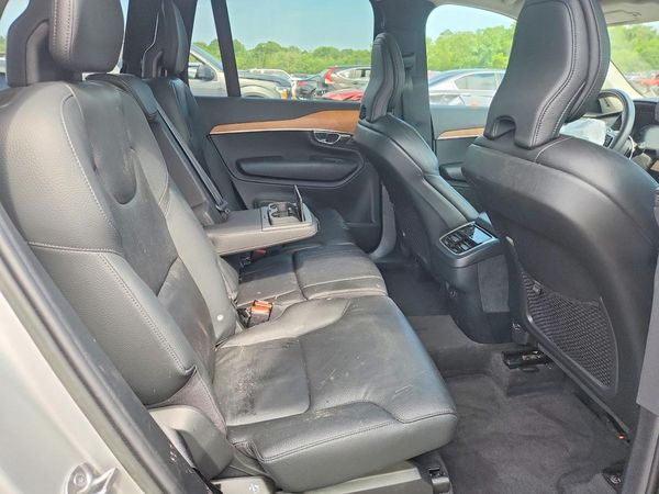 2022 VOLVO XC90
