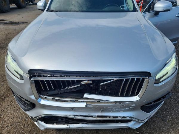 2022 VOLVO XC90
