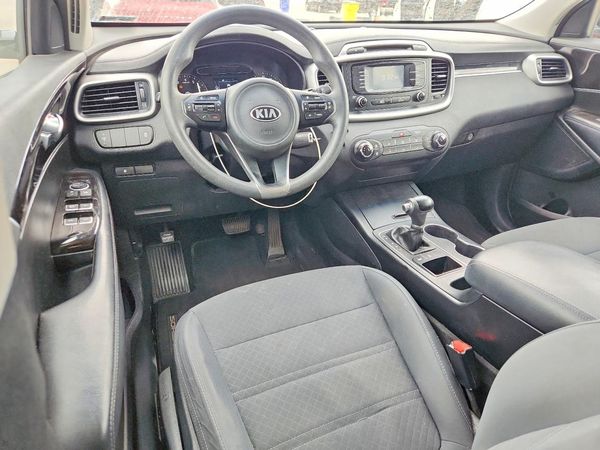 2018 KIA SORRENTO L, LX