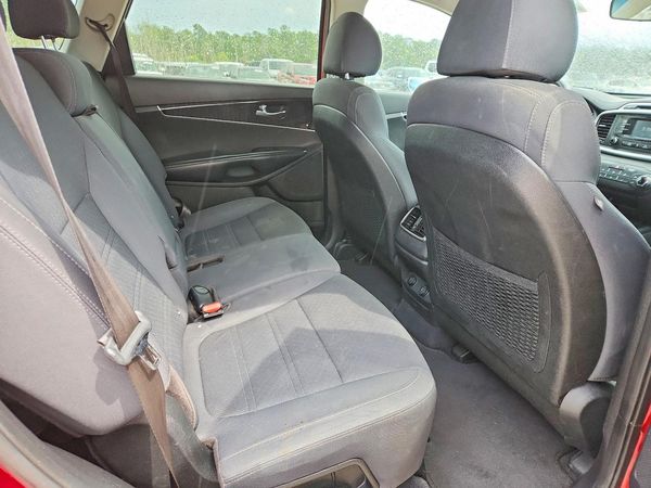 2018 KIA SORRENTO L, LX