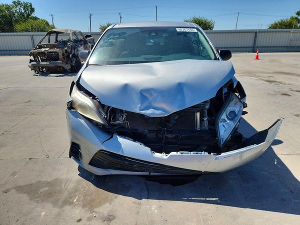 2019 TOYOTA SIENNA