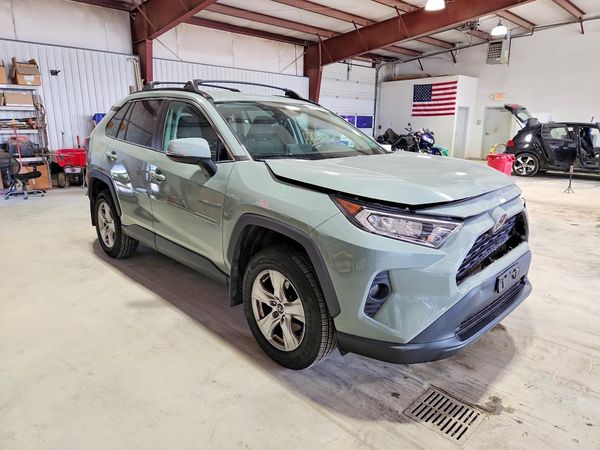 2020 TOYOTA RAV4 XLE