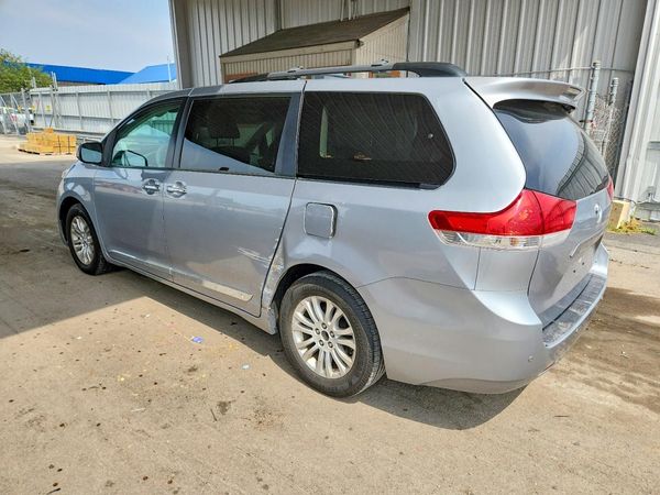 2014 TOYOTA SIENNA