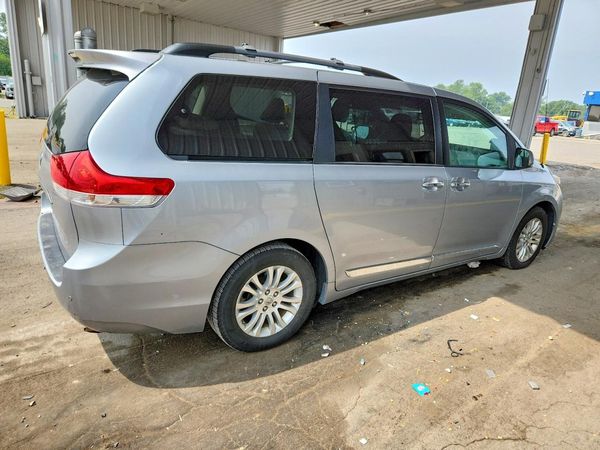 2014 TOYOTA SIENNA