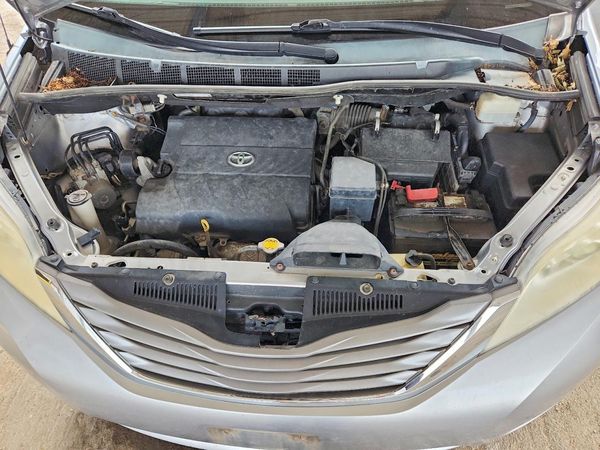 2014 TOYOTA SIENNA
