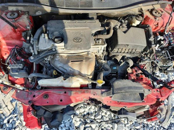 2013 TOYOTA CAMRY — Engine bay
