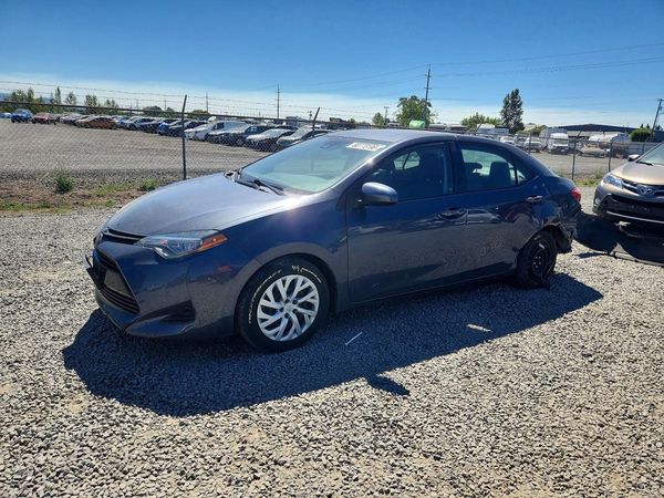 2018 TOYOTA COROLLA L/LE/SE/XLE/XSE — Front 3/4