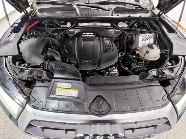 2018 AUDI Q5 quattro Prestige — Engine bay
