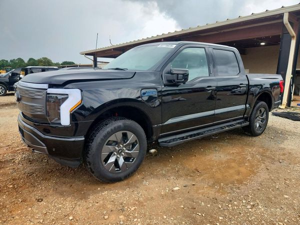 2025 FORD F150 Lariat — Front 3/4