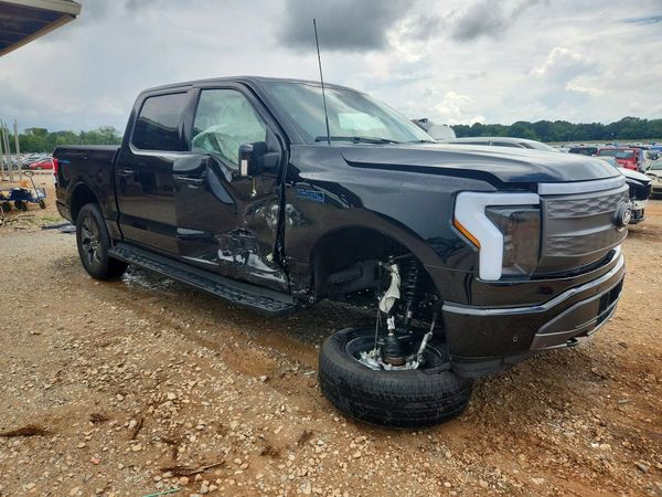2025 FORD F150 Lariat — Passenger 3/4