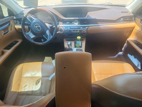 2018 LEXUS ES