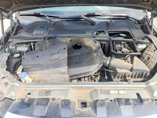 2016 LAND ROVER DISCOVERY HSE — Engine bay