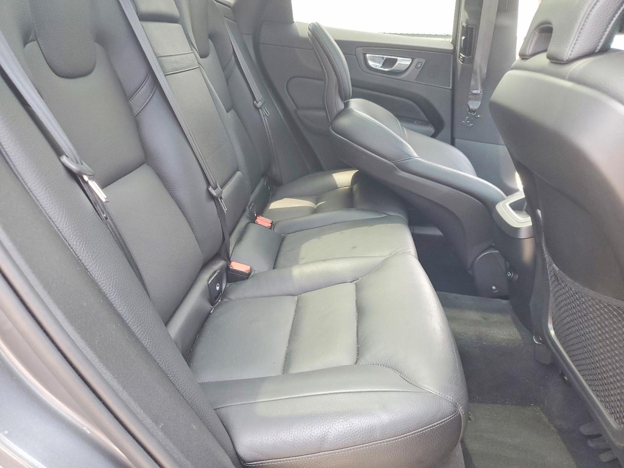 2019 VOLVO XC60 Momentum