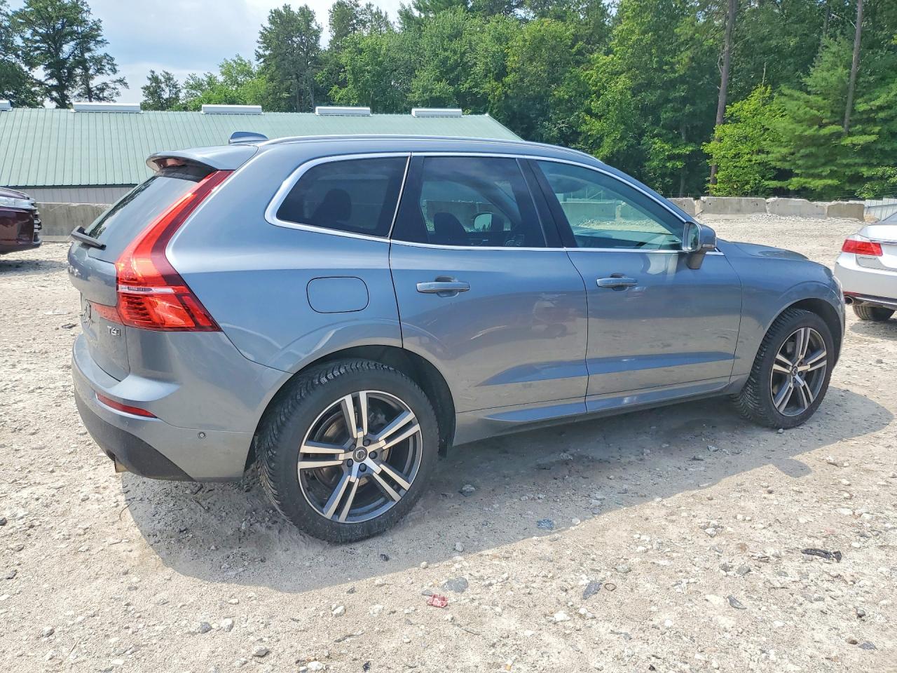 2019 VOLVO XC60 Momentum