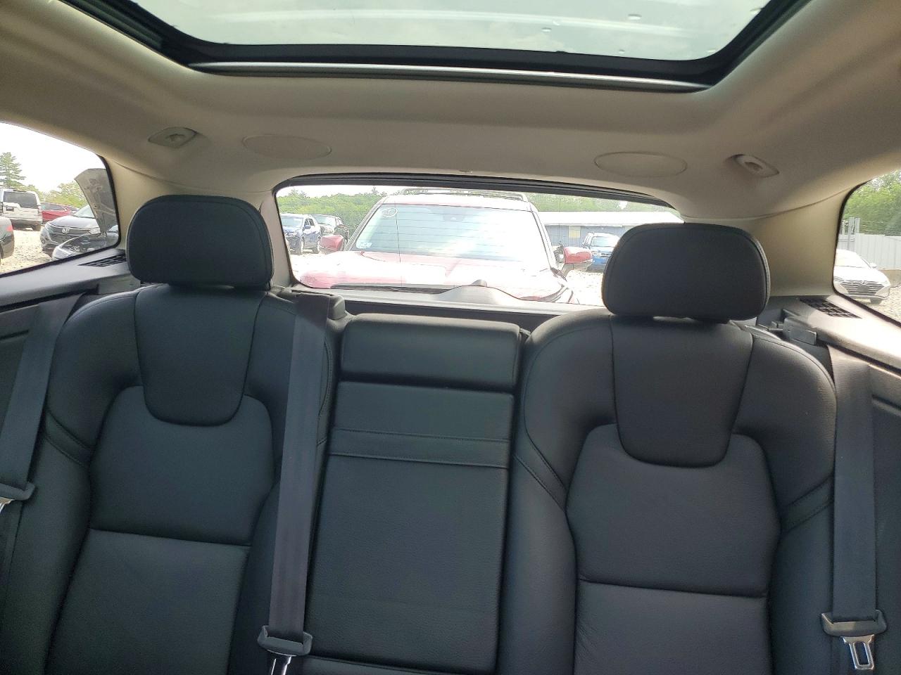 2019 VOLVO XC60 Momentum