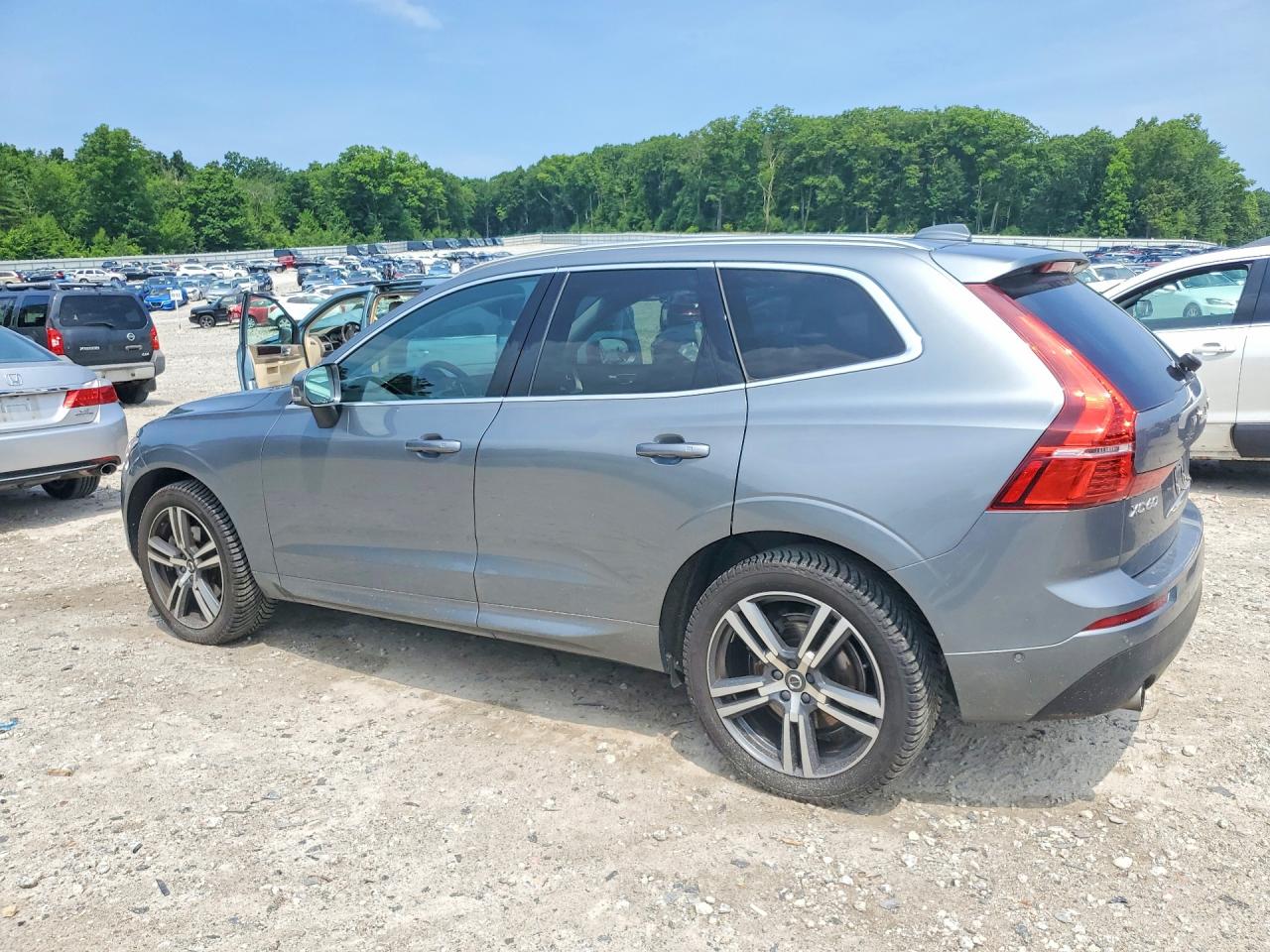 2019 VOLVO XC60 Momentum
