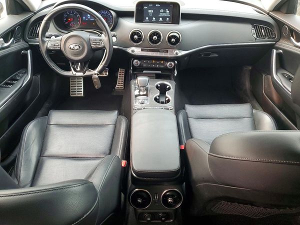 2021 KIA STINGER