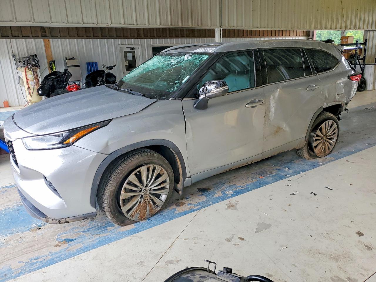 2022 TOYOTA HIGHLANDER XLE