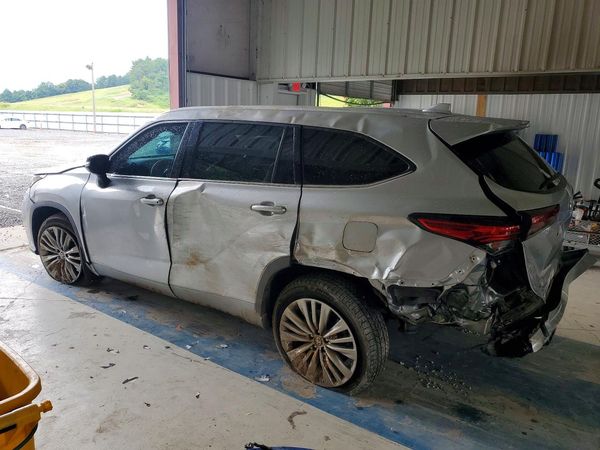 2022 TOYOTA HIGHLANDER XLE