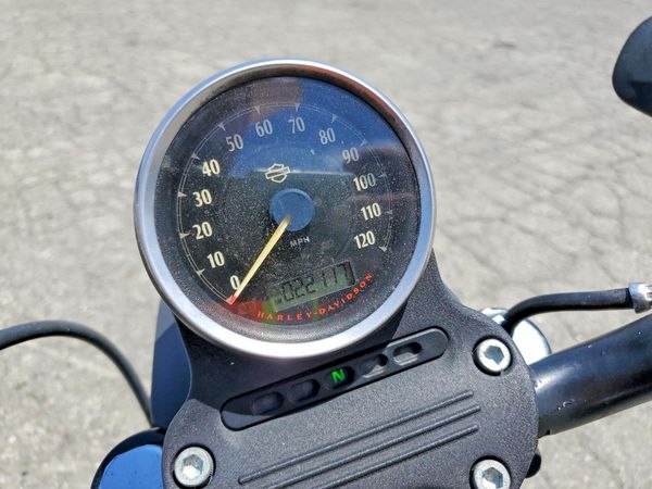 2015 HARLEY-DAVIDSON XL883