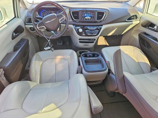 2019 CHRYSLER PACIFICA Touring L