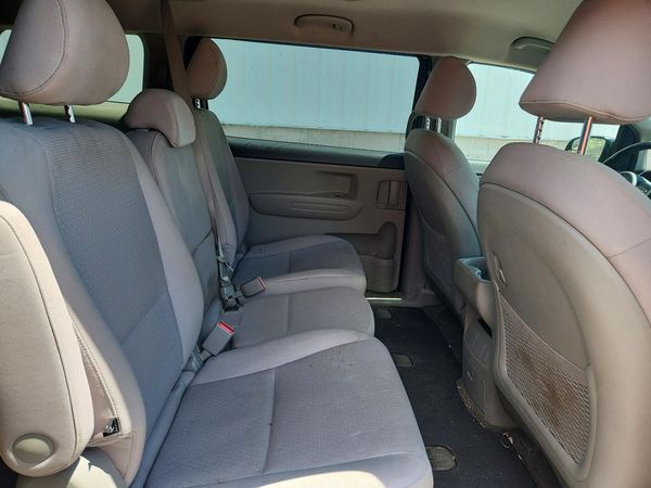 2017 KIA SEDONA LX