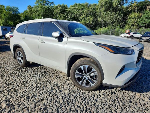 2022 TOYOTA HIGHLANDER