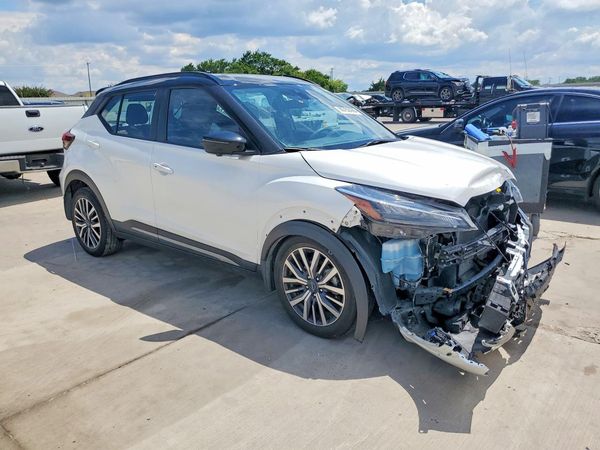 2024 NISSAN KICKS