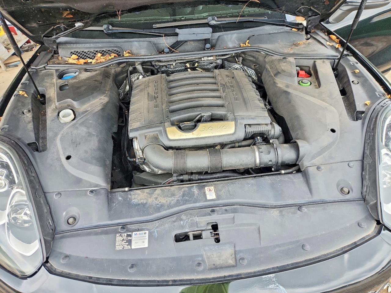 2016 PORSCHE CAYENNE