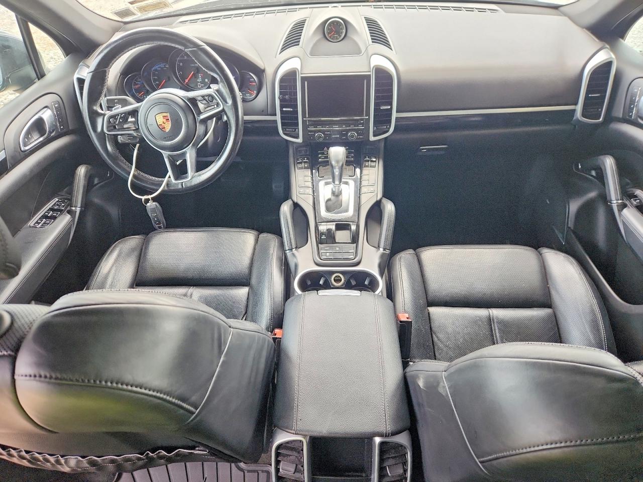 2016 PORSCHE CAYENNE