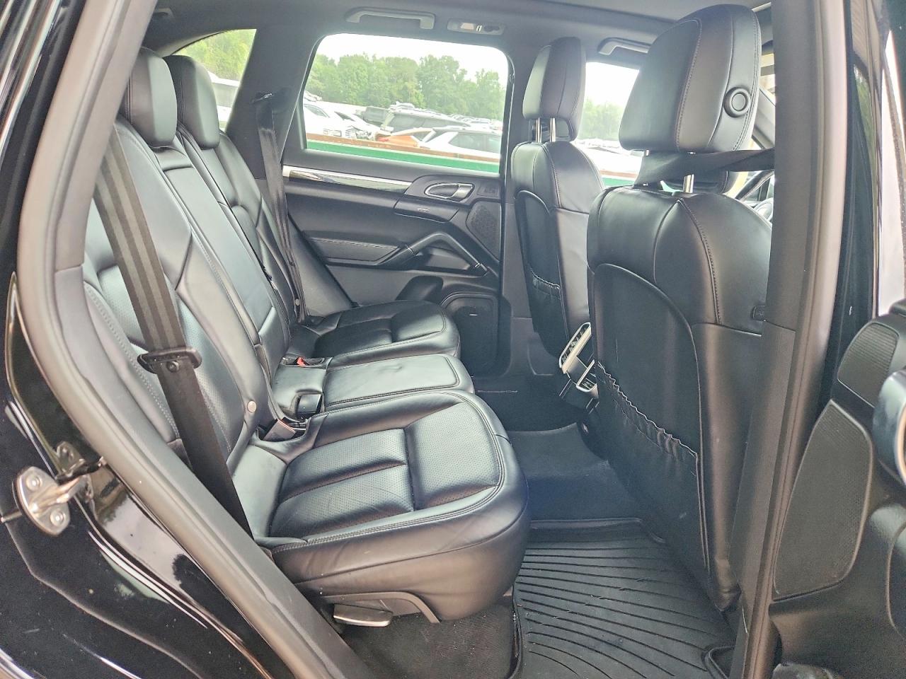 2016 PORSCHE CAYENNE