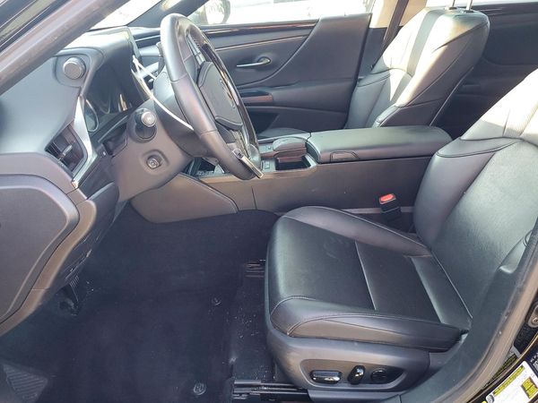 2020 LEXUS ES 300h Premium
