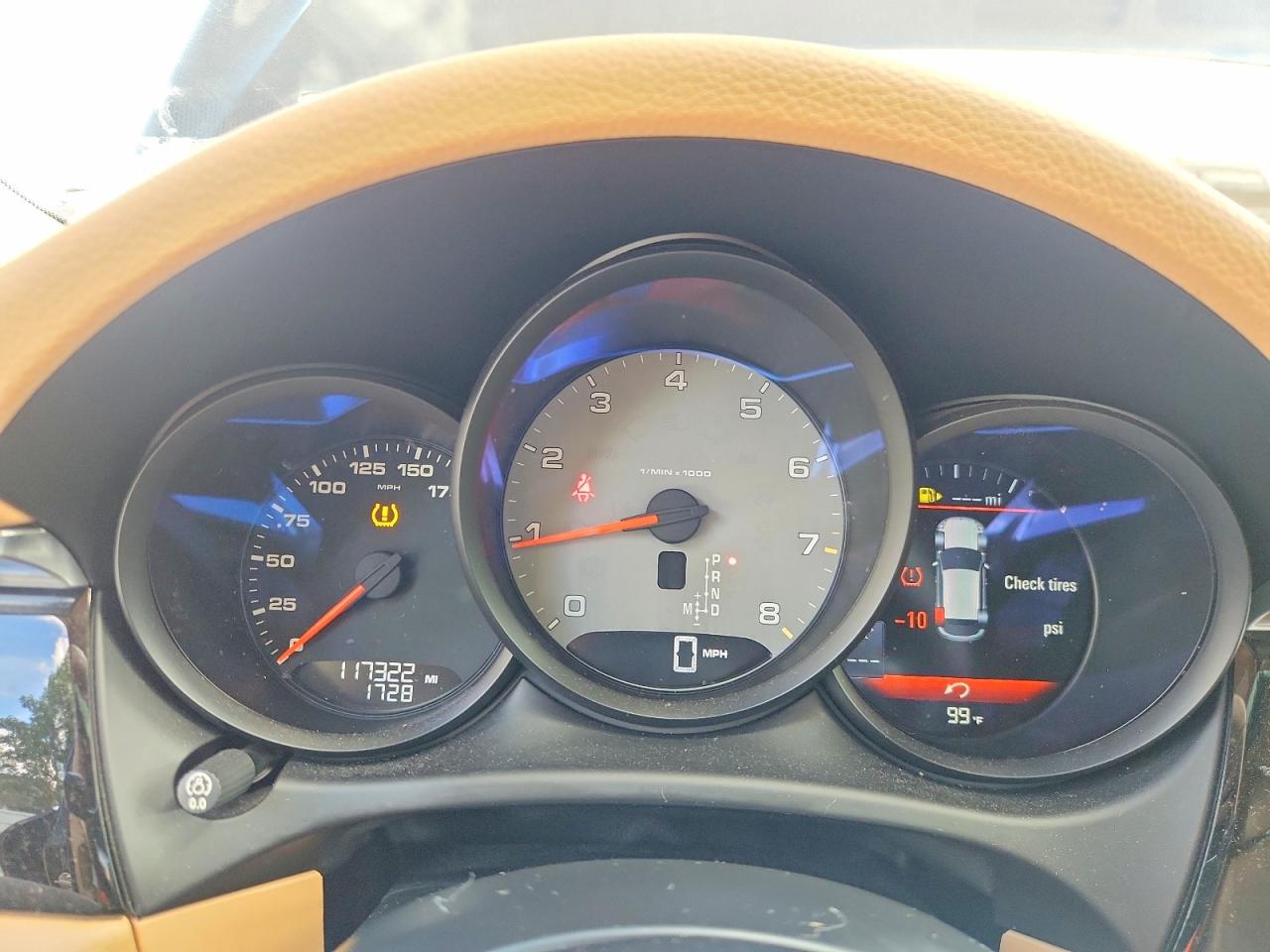 2015 PORSCHE MACAN