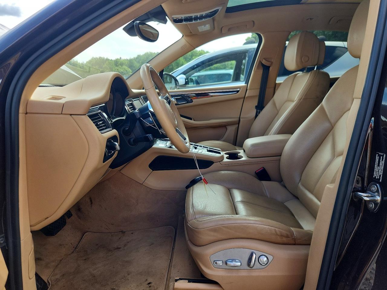 2015 PORSCHE MACAN