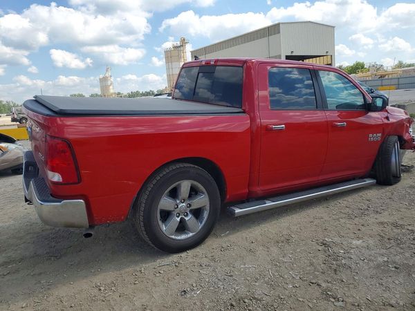 2016 RAM 1500 SLT CREW CAB 4X4
