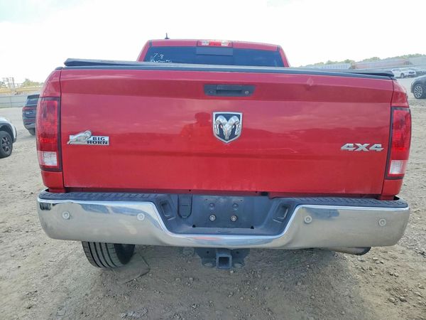 2016 RAM 1500 SLT CREW CAB 4X4