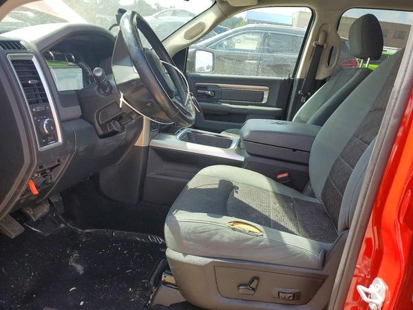 2016 RAM 1500 SLT CREW CAB 4X4