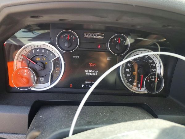 2016 RAM 1500 SLT CREW CAB 4X4